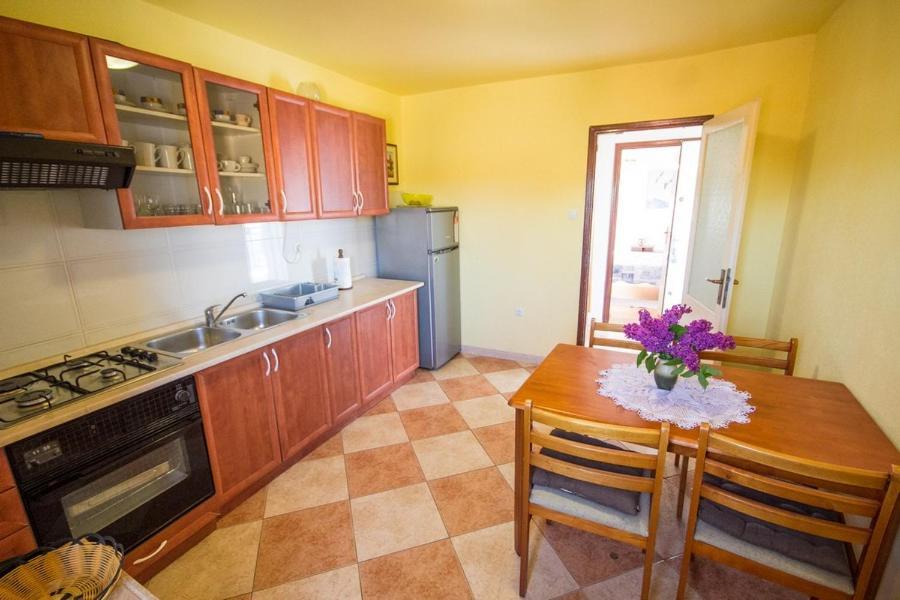 Apartment Bencic Karigador Bagian luar foto