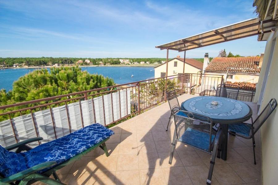 Apartment Bencic Karigador Bagian luar foto